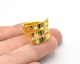 measure ring with tape measure