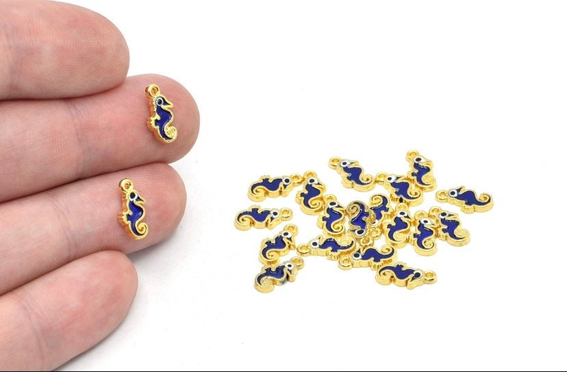 美品☆デモデ【HORSE NAVY】ラメ素材カラビナチャーム 5x12mm 24k Shiny Gold Plated Sea Horse Charm, Blue Enamel Sea