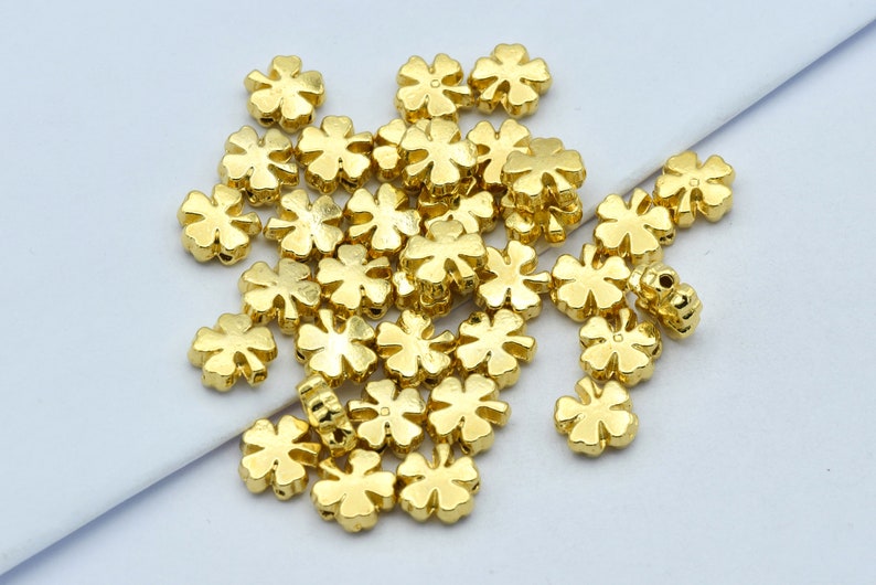 Gold Plated Findings 8x8mm 24k Shiny Gold Clover Beads Dainty Charms Bracelet Connector Daisy Beads Beads Flower Charms GLD268