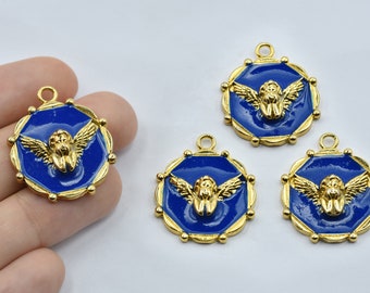 Pingente de anjo banhado a ouro brilhante 24k de 24 x 29 mm, pingente de anjo esmaltado azul, pingente de anjo medalhão, pingente de anjo esmaltado, detalhes banhados a ouro