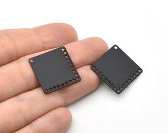 Colgante cuadrado chapado en negro de 20 x 20 mm, colgante para collar, collar cuadrado de 18 agujeros, piezas cuadradas, dijes negros, accesorios chapados en negro