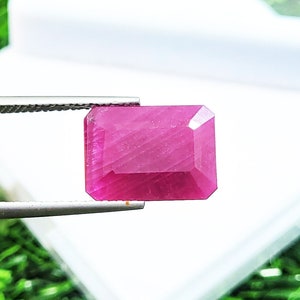 Rubis rouge naturel de 11,20 ct : taille émeraude, rubis africain non traité.
