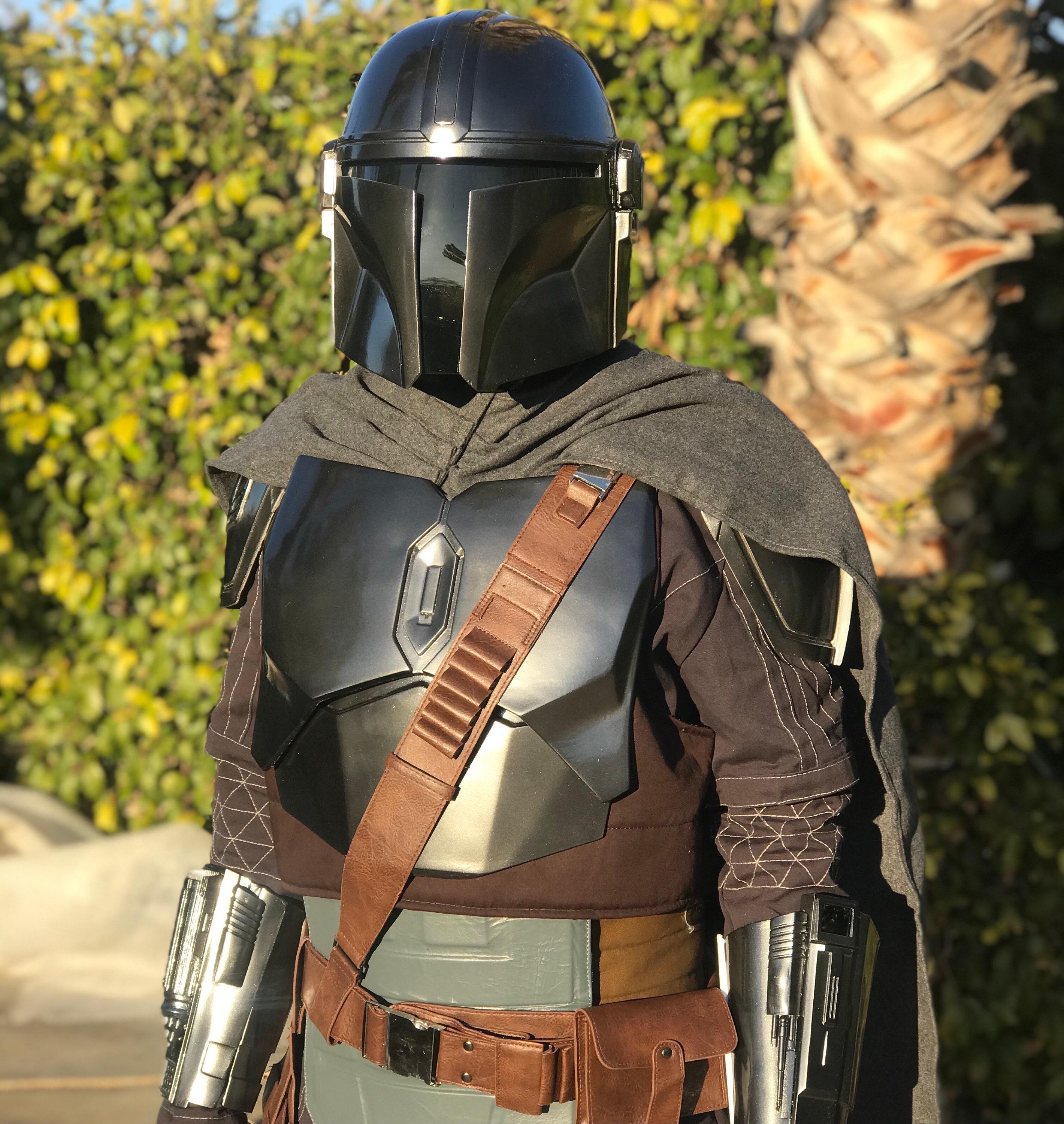 Why Boba Fett's Armor Is Damaged & Weaker Than The Mandalorian's