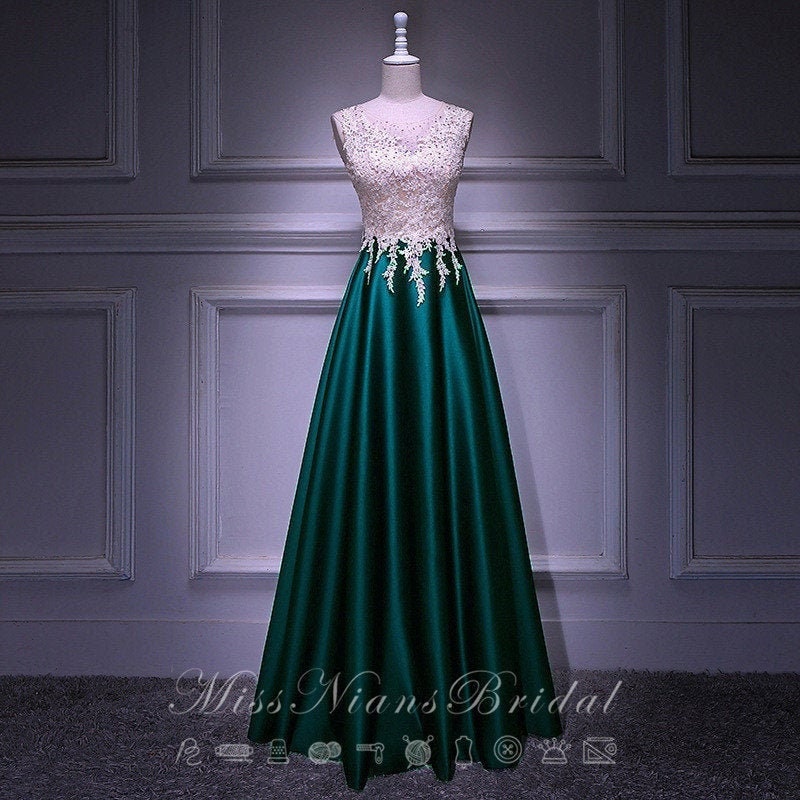 New Presenting Designer 3 Style Gown (Full Stitch)