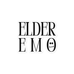 Può includere: Sticker bianco e nero con il testo "Elder Emo" e un semplice smiley.