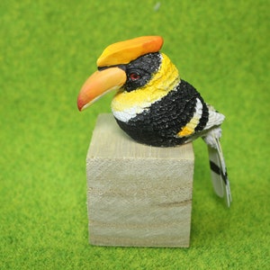 Great Hornbill on tree log Decor Figurine Handmade Bird Sculpture figurine Bird Miniature