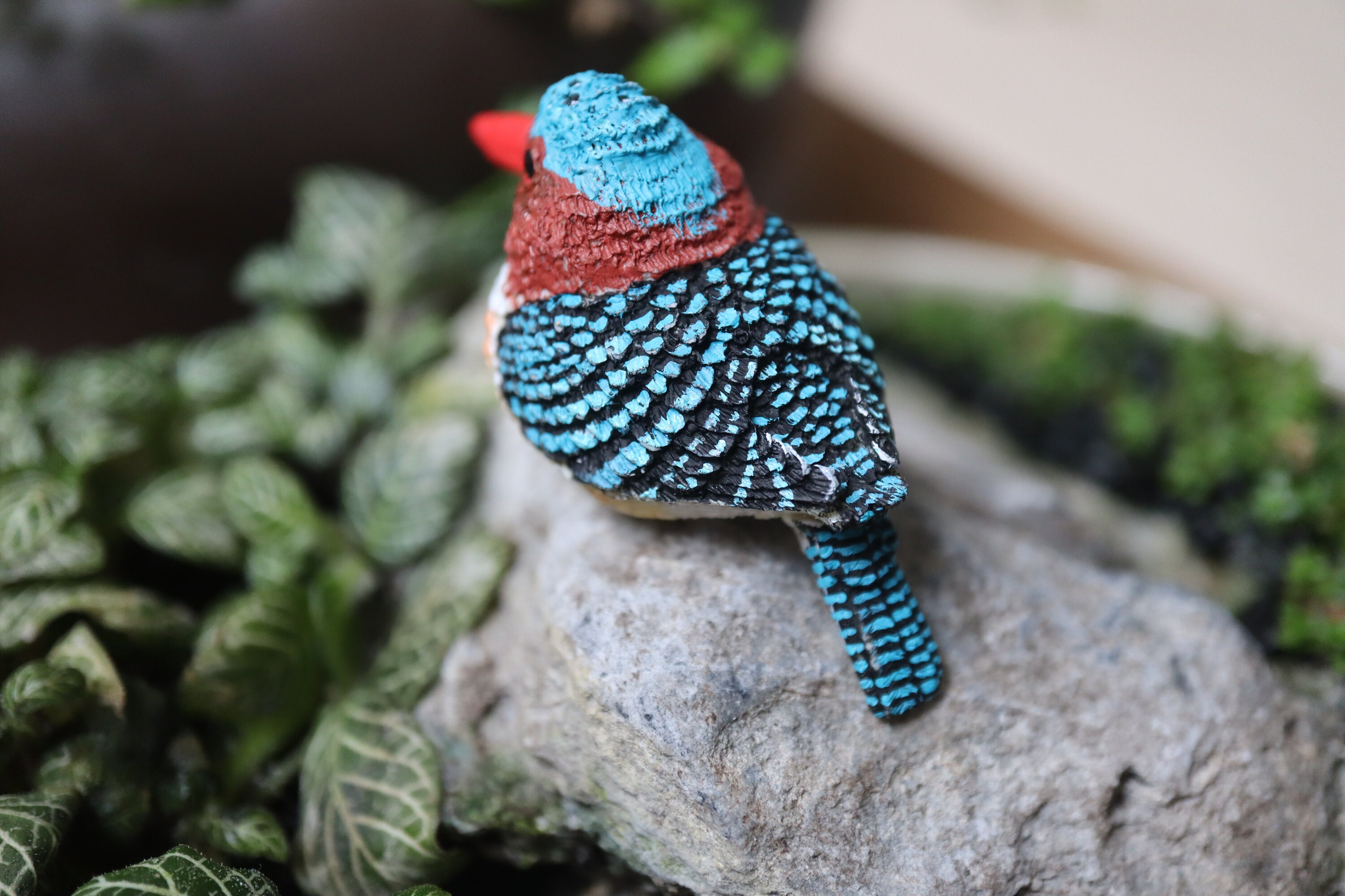 縞模様のカワセミの置物 手作りの鳥の彫刻の置物 鳥のミニチュア