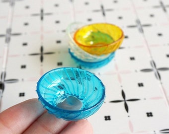 Dollhouse Miniature Nesting Metal Bowl Set 4 /& 2 checked kitchen towels 1:12