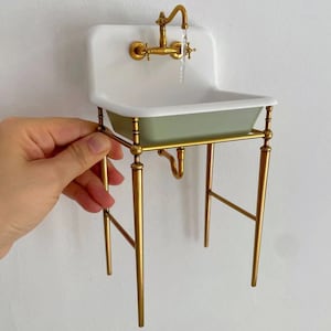 1/6 Miniatur Waschbecken Wasserhahn mit Wasser Puppenhaus Badezimmer Möbel Mini freistehende Waschbecken mit Metall Beinen für Puppenhaus