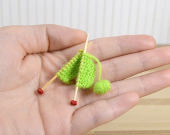Miniature tricot en cours pour maison de poupée Accessoire de décoration pour maison de poupée à tricoter miniature