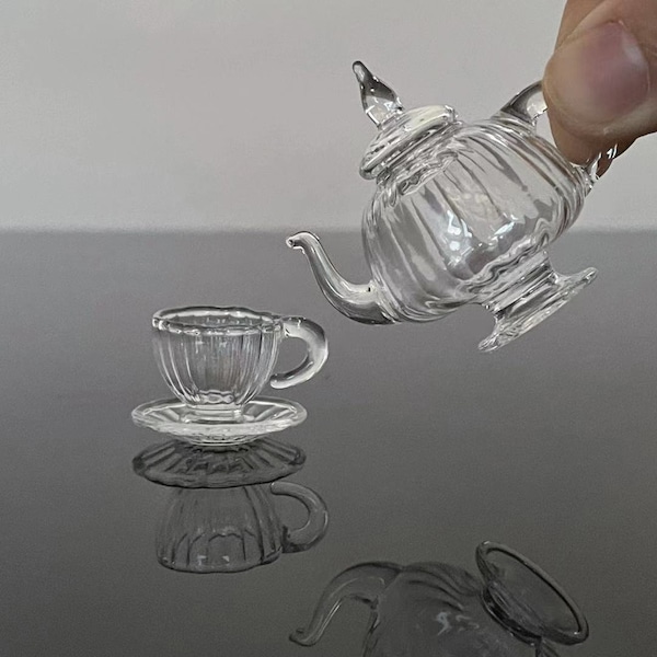 Ensemble de théière en verre véritable miniature de maison de poupée 1: 6 tasse à thé rétro claire miniature avec soucoupe