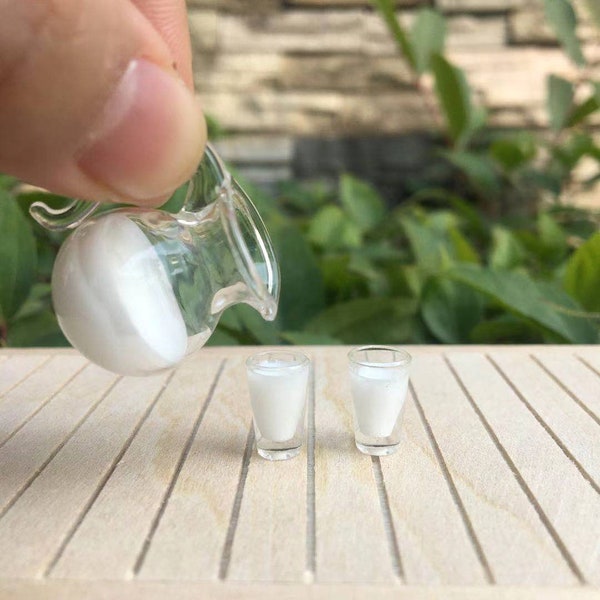 Ensemble de lait miniature mini pichet et 2 verres maison de poupée véritable pot de lait en verre pot de lait à l'échelle 1:12 avec verres maison de poupée mini boisson alimentaire