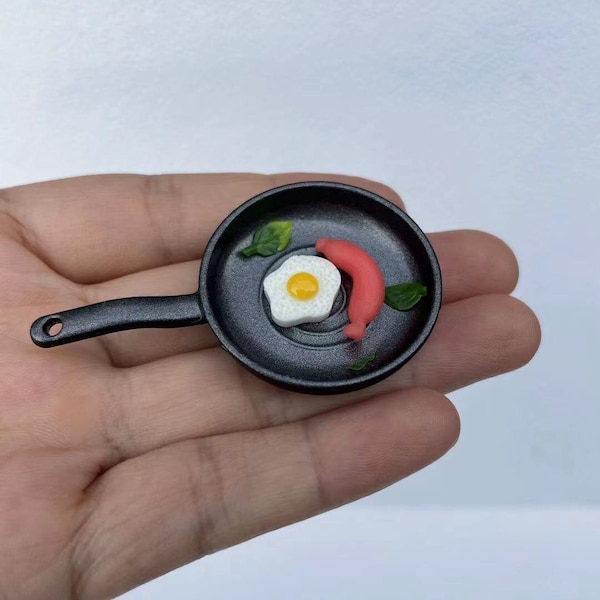 Miniatur Metall Pfanne mit Ei und Wurst Puppenhaus Kochpfanne Mini Bratpfanne