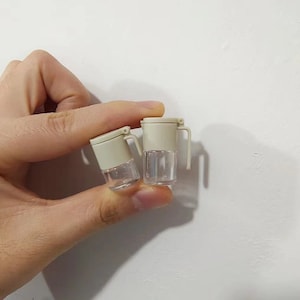 Juego de condimentos en miniatura de 4 piezas, tarros de aceite de sal de especias de cocina para casa de muñecas con tapa y cuchara en escala 1:6