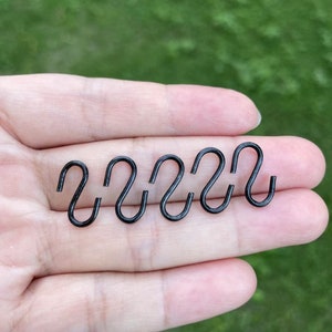 dollhouse miniature S hook 1/12  1/6  scale black metal S hook for dolls house decoration set of 5