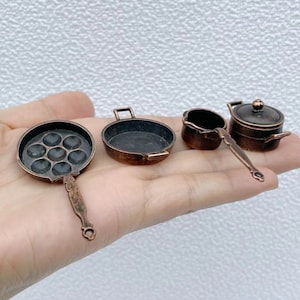 Miniature distressed cooking pots dollhouse kitchen metal  cookware 1:12th scale vintage style metal pot for dolls