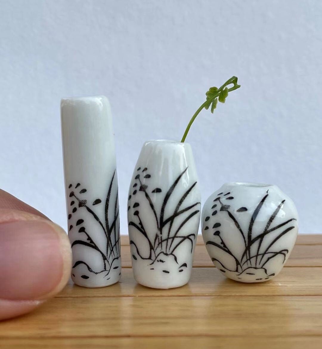 Miniature Porcelain Vases Set of 3 Dollhouse Ceramic Vases 1/12 Scale