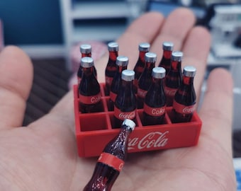 Botellas de Coca-Cola en miniatura, accesorios para casa de muñecas, escala 1:12, Coca-Cola en miniatura en caja, juego de 12 minidecoraciones de comida.