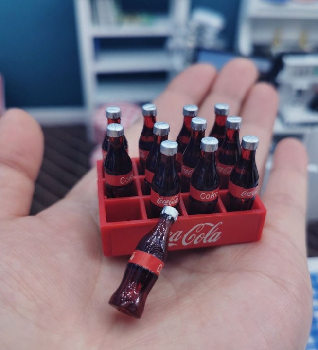 Coca Cola - Lot mini bouteilles en verres + 1 en métal, couleur Argent