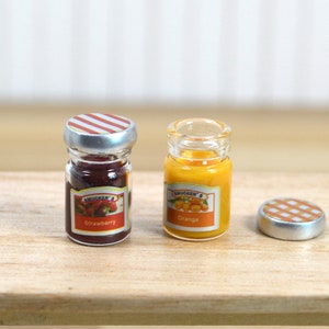 poppenhuisminiatuur fruitjam schaal 1/12 oranje aardbeienjam miniatuur glazen fles met jam poppenhuis keukendecor