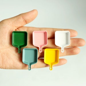 1:12 scale cute grill pan for dollhouse miniature ovenware bakeware for dolls house kitchen decoration