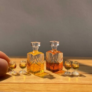 miniature whiskey decanter set 1/12th scale wine bottles mini hard liquor alcoholic beverage for dolls house