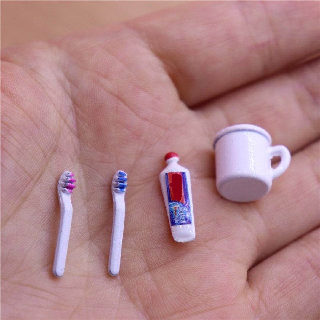 Doll Bathroom Accessory Dollhouse Miniature Toothbrush Set of 4