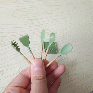 1: 6 Kochen Utensilien-Set Miniatur Pfannenwender Suppenkelle Schaber Spaghetti Servierer Puppenhaus Küchenutensil