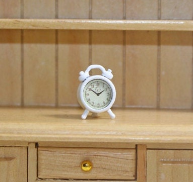Toyvian Réveil Miniature En Métal – Horloge De Table 1/12 – Décoration Maison De Poupée Et Miniature – Accessoire De Jeu