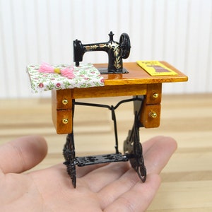 Miniature sewing machine dollhouse miniature furniture 1:12th scale sewingroom accessories