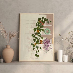 Peut inclure: Une impression encadrée d'une illustration botanique représentant une vigne feuillue aux feuilles orange et vertes, qui pousse sur une étagère avec divers objets, dont un vase, un livre et un bol bleu sarcelle. L'impression a un fond beige clair avec une échelle verticale sur le côté gauche.