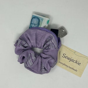 Zipper stash scrunchie purse Lilac with squares