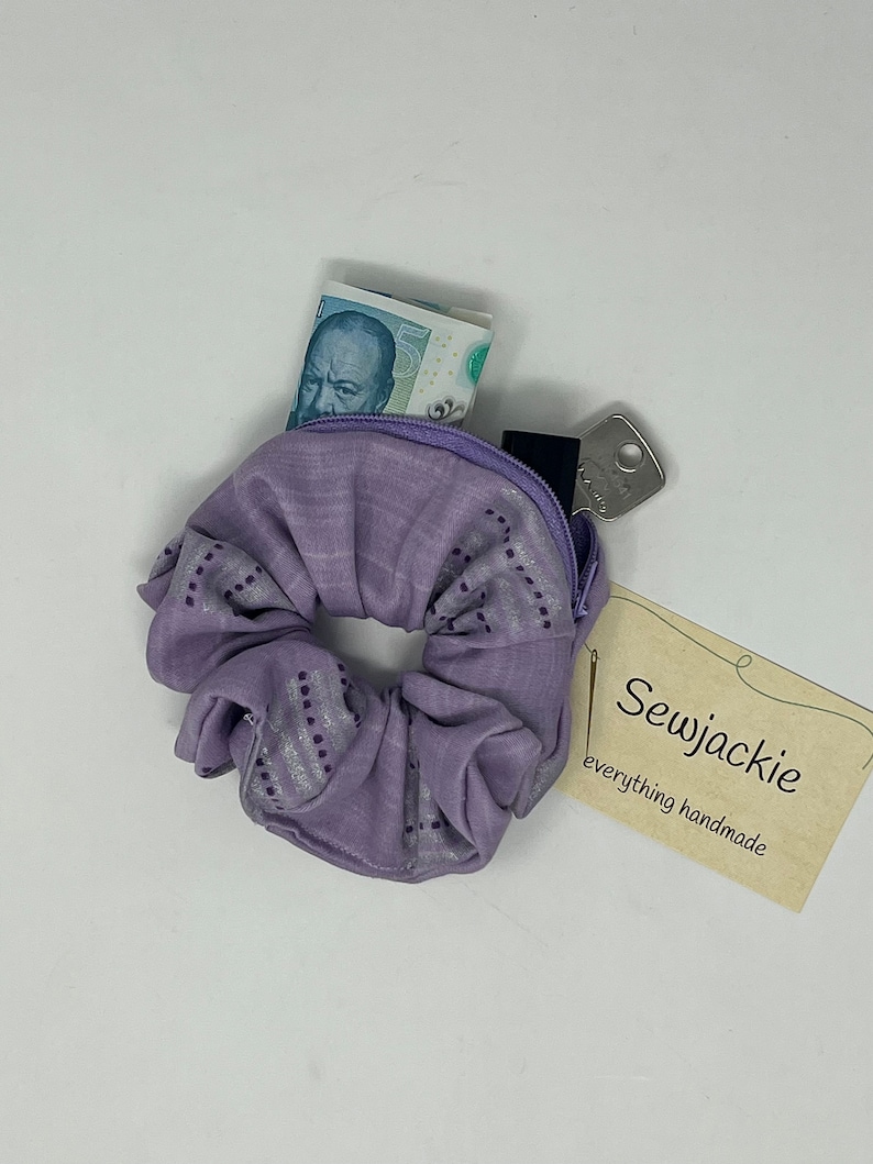 Zipper stash scrunchie purse Lilac with squares