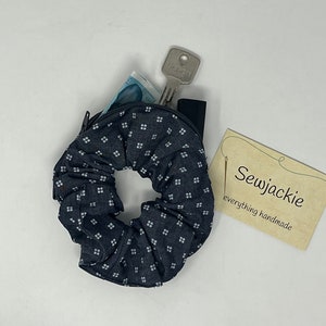 Zipper stash scrunchie purse image 8