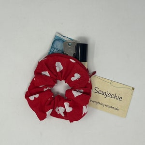 Zipper stash scrunchie purse Red white hearts