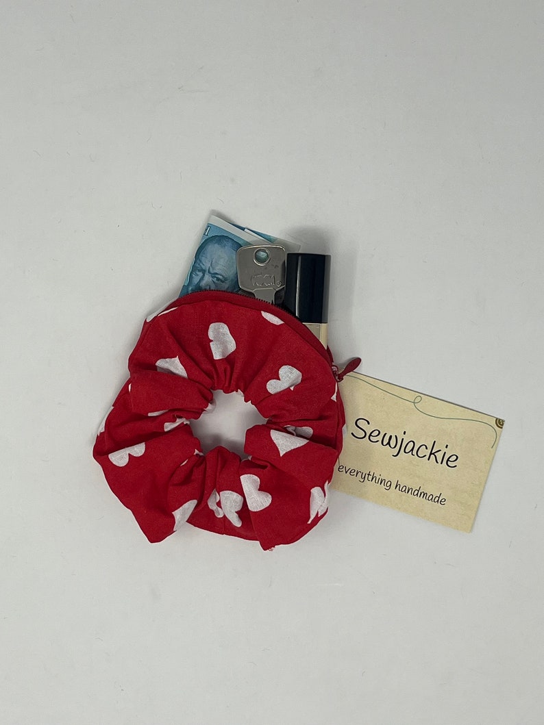 Zipper stash scrunchie purse Red white hearts