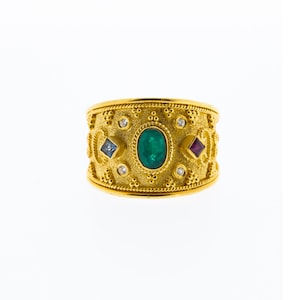 K18 (750&#39;) Solid Emerald Queen Ring with emerald & diamonds