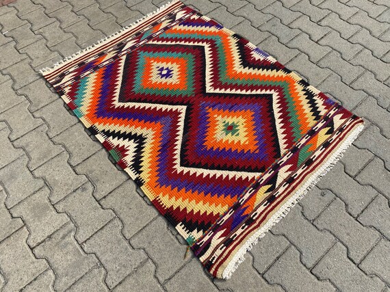 SPECIAL PRICE TODAY Vintage Handmade Diamond Kilim, Small