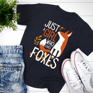 Just a Girl Who Loves Foxes/fox birthday party/Cute Fox Lover Gift T-Shirt