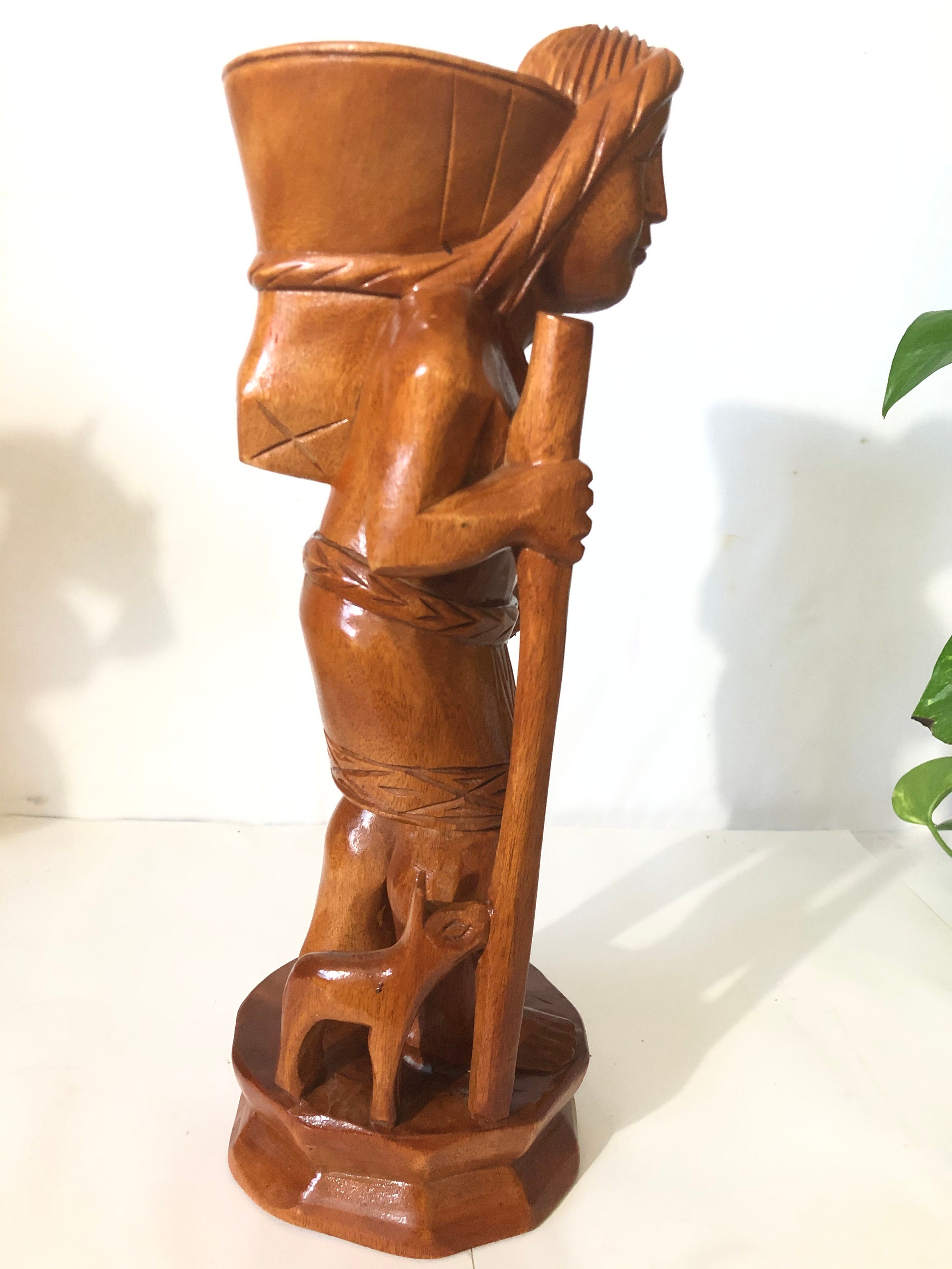 送料込み　木彫り　民族人形　made in Philippine Philippine Tribal Woman Figurine. Ethnic Highlanders Once Carried