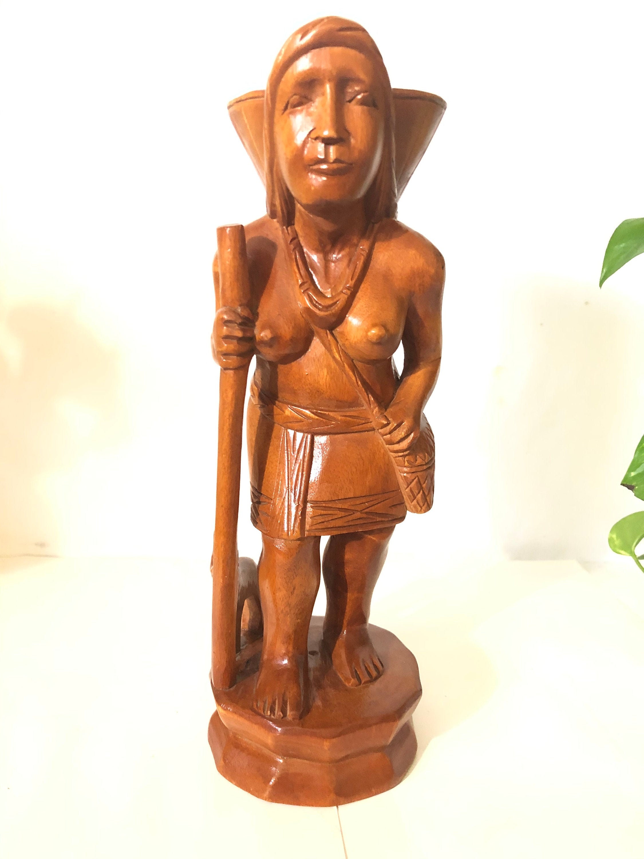 送料込み　木彫り　民族人形　made in Philippine Philippine Tribal Woman Figurine. Ethnic Highlanders Once Carried