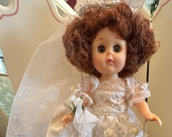 Vintage Vogue Ginny Bridal Doll "Wedding Fantasy" #71457 w/heart-shaped Ginny stand, comb & brush