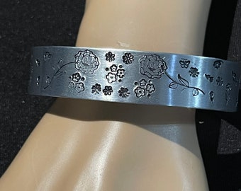 Metal Bracelet - Flower Bracelet- Stamped design Bracelet- Floral Bracelets- Personalization Bracelet- Birthday Bracelet - Holiday Gift her