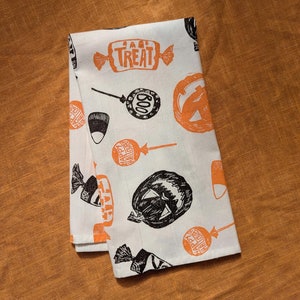 Halloweentheedoek, 28 x 28 inch blokgedrukte katoenen keukenhanddoek met oranje en zwart Trick or Treat-patroon, met de hand bedrukt