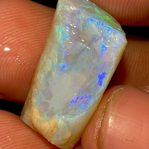 Ópalo de fuego australiano natural de 14,70 quilates, fósil de ópalo, mineral de Coober Pedy (21 x 11 x 9 mm)