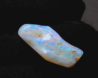 Australischer Opal Rohstein: 21.35 Karat massiver Edelstein-Cabochon