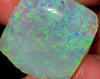 35.50 Karat Natürlicher Australischer Feueropal Rough Cabochon Solid Fire Größe 29X27X6 mm