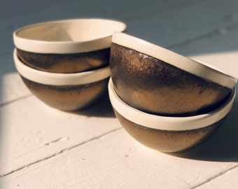 Handarbeit - Keramik schräge Schale - Gold und Weiß