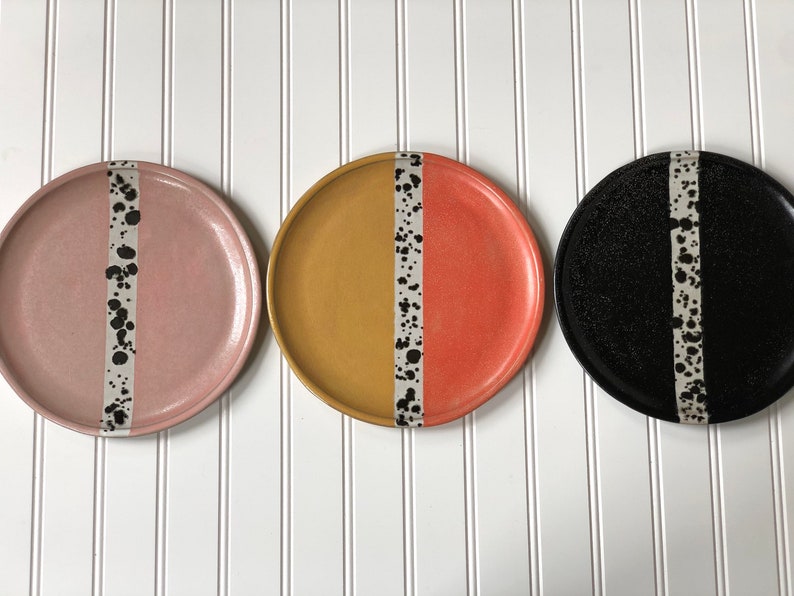 Round Ceramic Dinner Plate Two-Tone Sand and Coral image 1