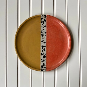 Round Ceramic Dinner Plate Two-Tone Sand and Coral image 3